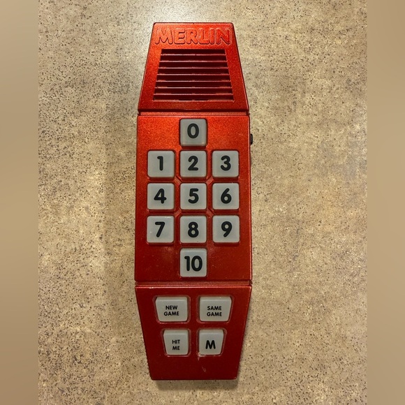 Vintage Hasbro Merlin 2004 Red Handheld Electronic Game - Tested - Picture 3 of 12